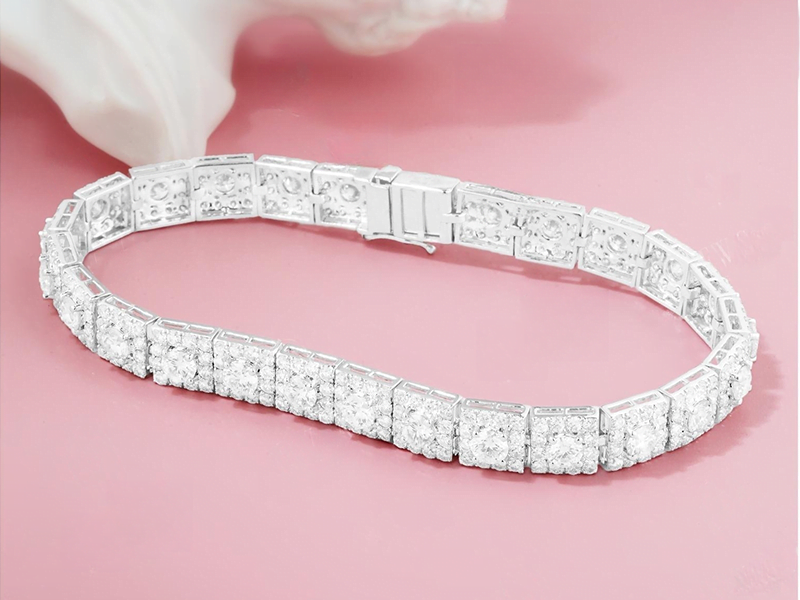 Lắc vàng 18k sang trọng, đẳng cấp cho quý cô hiện đại 2 Lắc vàng 18k đơn giản