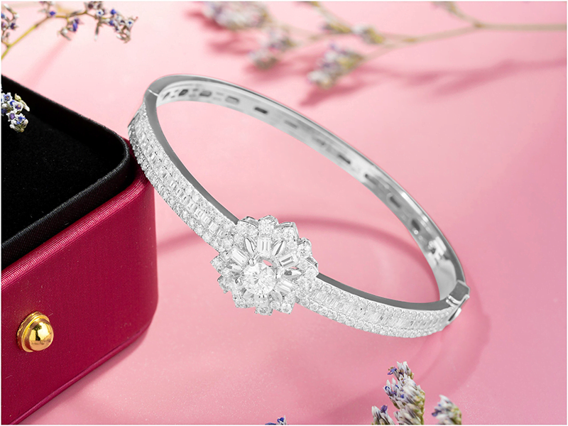 Lắc vàng 18k sang trọng, đẳng cấp cho quý cô hiện đại 3 Mẫu lắc vàng 18k cầu kỳ, tinh xảo