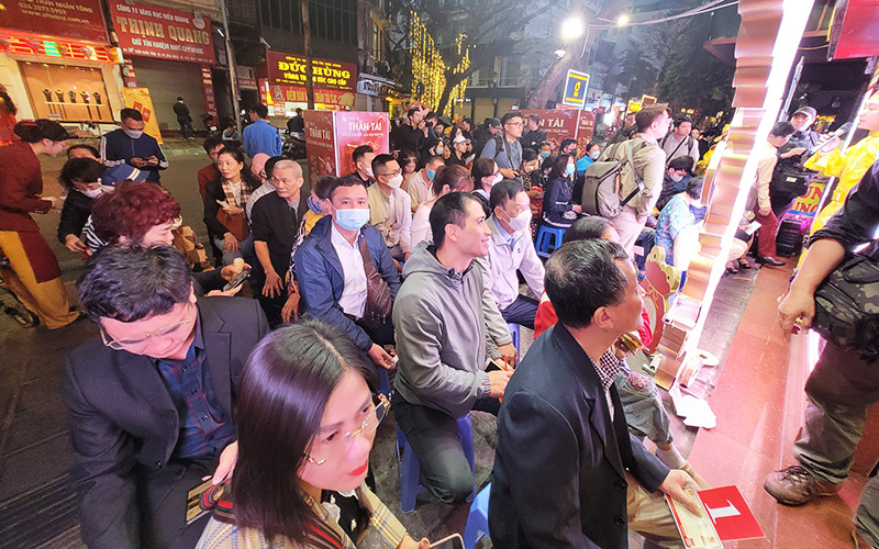 Nhẫn kim tiền là gì? Ý nghĩa nhẫn kim tiền 3 Tại sao người Việt Nam mua nhẫn vàng kim tiền vào Ngày vía Thần Tài?