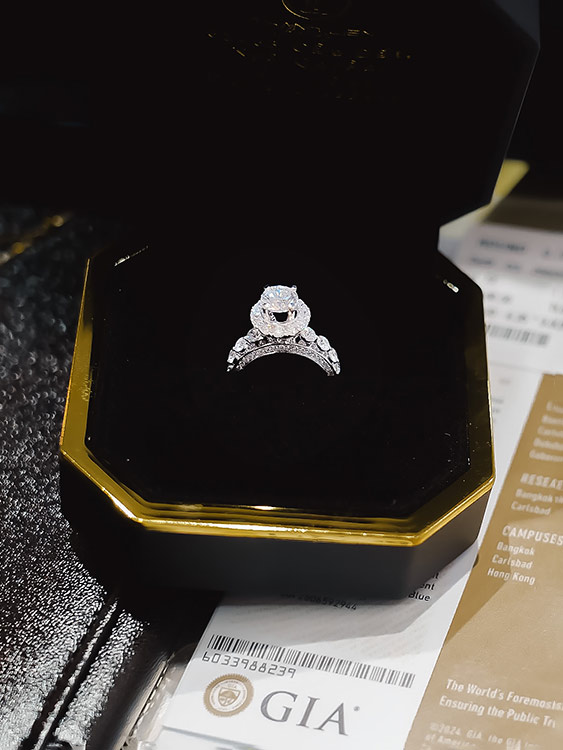 kim cuong gia Trang chủ